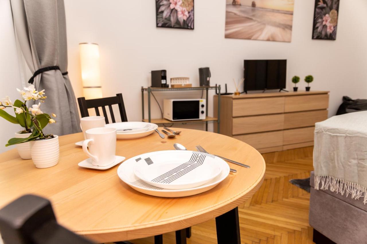 The Place, In The 7th District Of Apartament